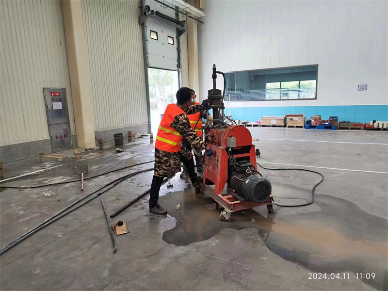 鄂城厂房地面下沉塌陷注浆加固施工